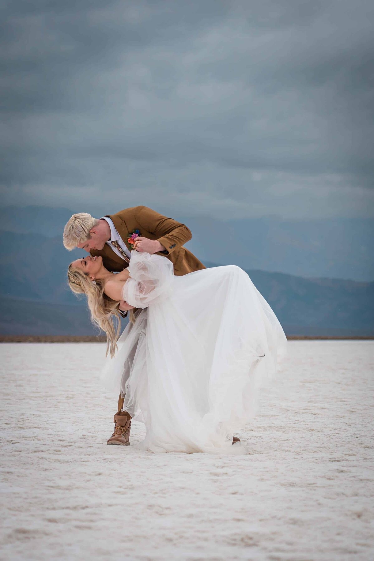 where-are-salt-flats-where-you-can-have-an-elopement-wedding-Soul-and-Sky-Weddings