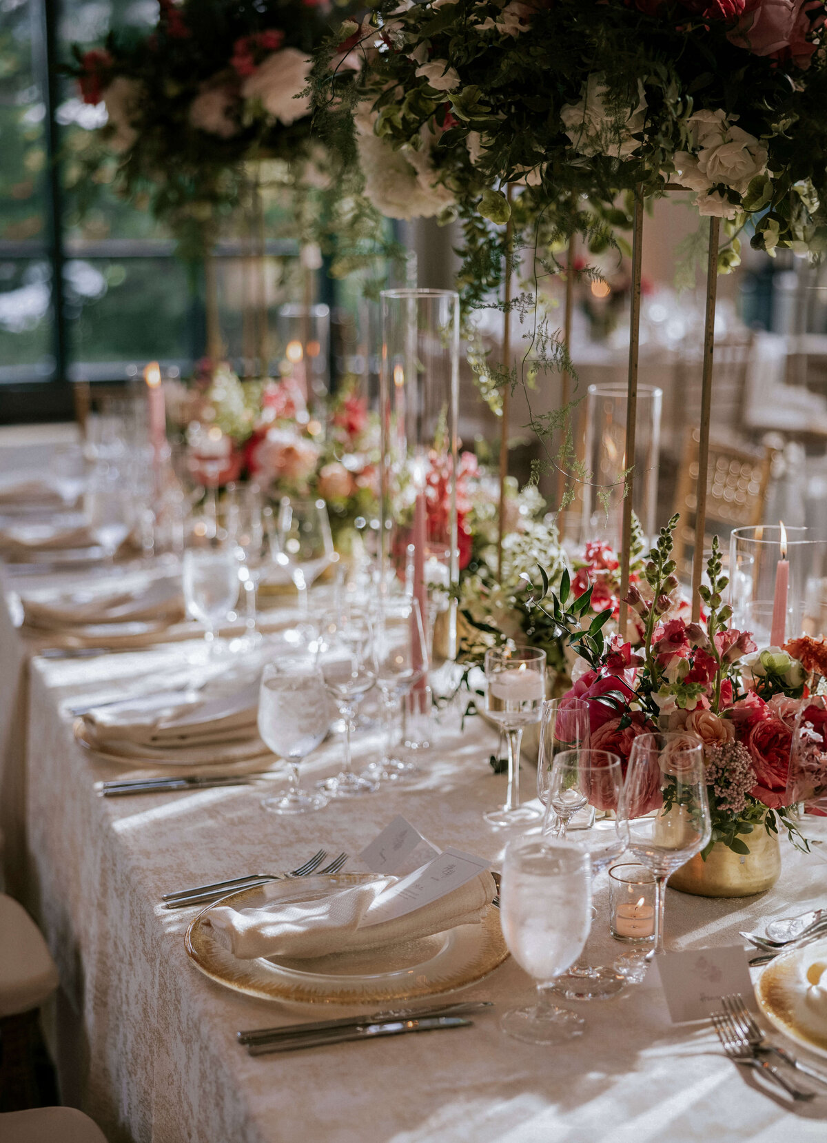 long-elegant-tablescape-sophie-felts-florals