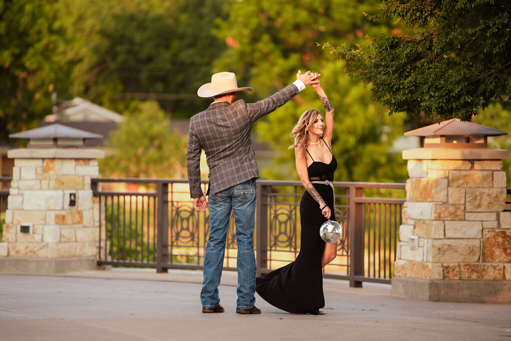 Vesper-and-Vow-Bemidji-Minnesota-wedding-and-elopement-photographer-coordinator-planner-warm-moody-intimate-dance