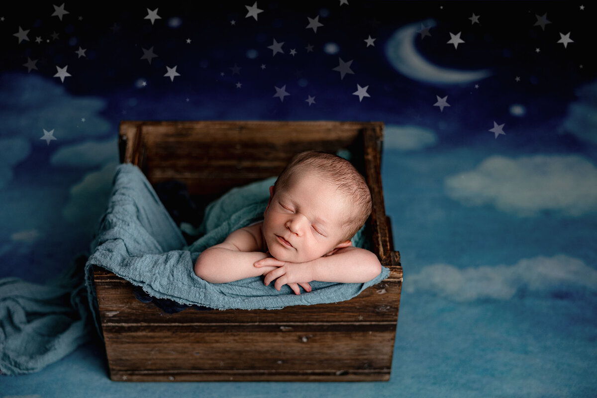arielle_elizabeth_photography_newborn photographer, family photographer, baby photographer, milestones photographer, studio, near traverse city, near charlevoix, near petoskey, near gaylord, near harbor springs, michigan photographer_01103