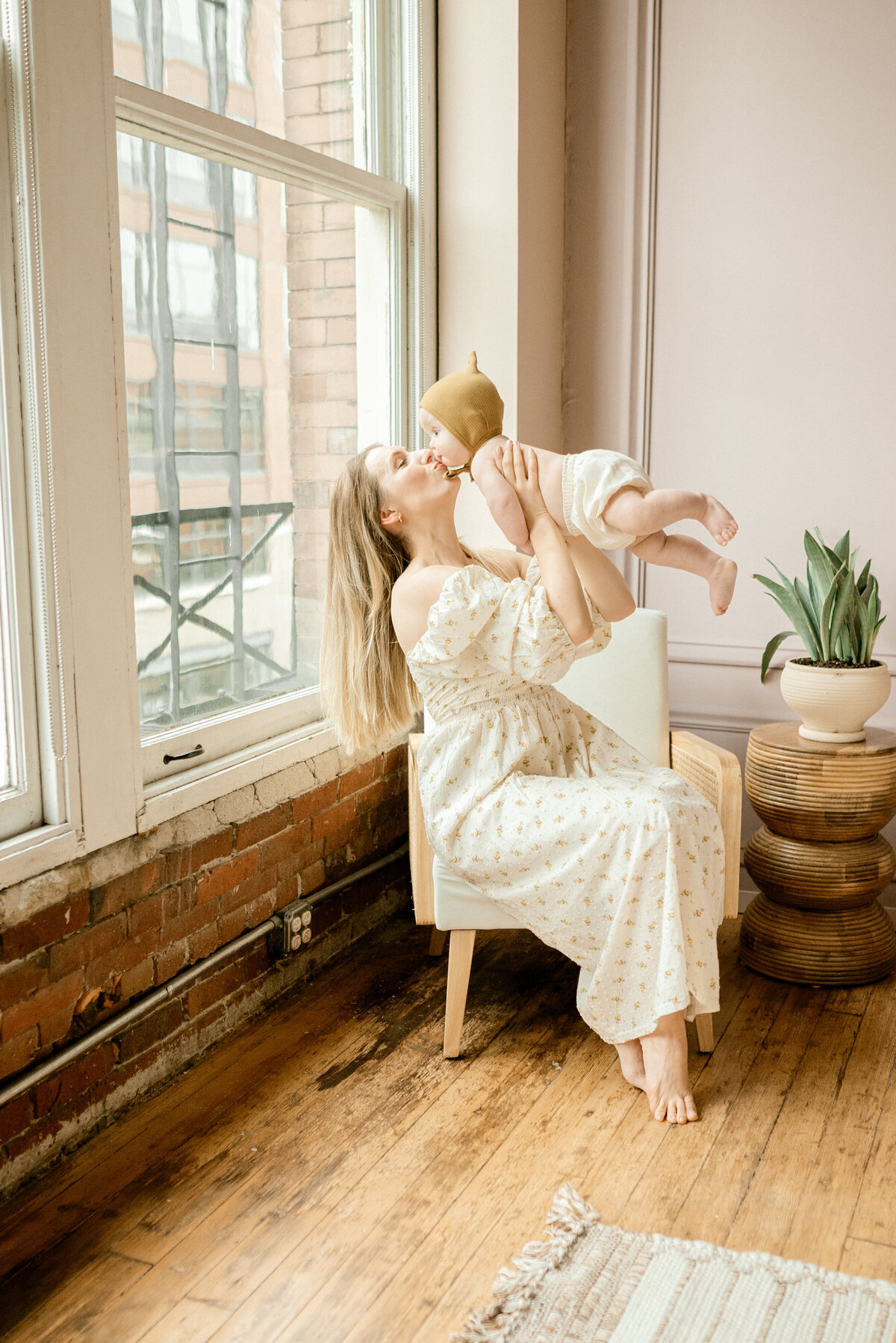 Seattle Sitter Photoshoot Nursing Breastfeeding Chestfeeding (6)