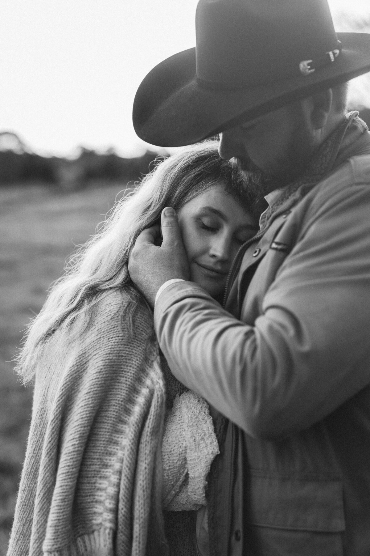 sunshine-coast-couple-photographer-country-emotive-blackwhite