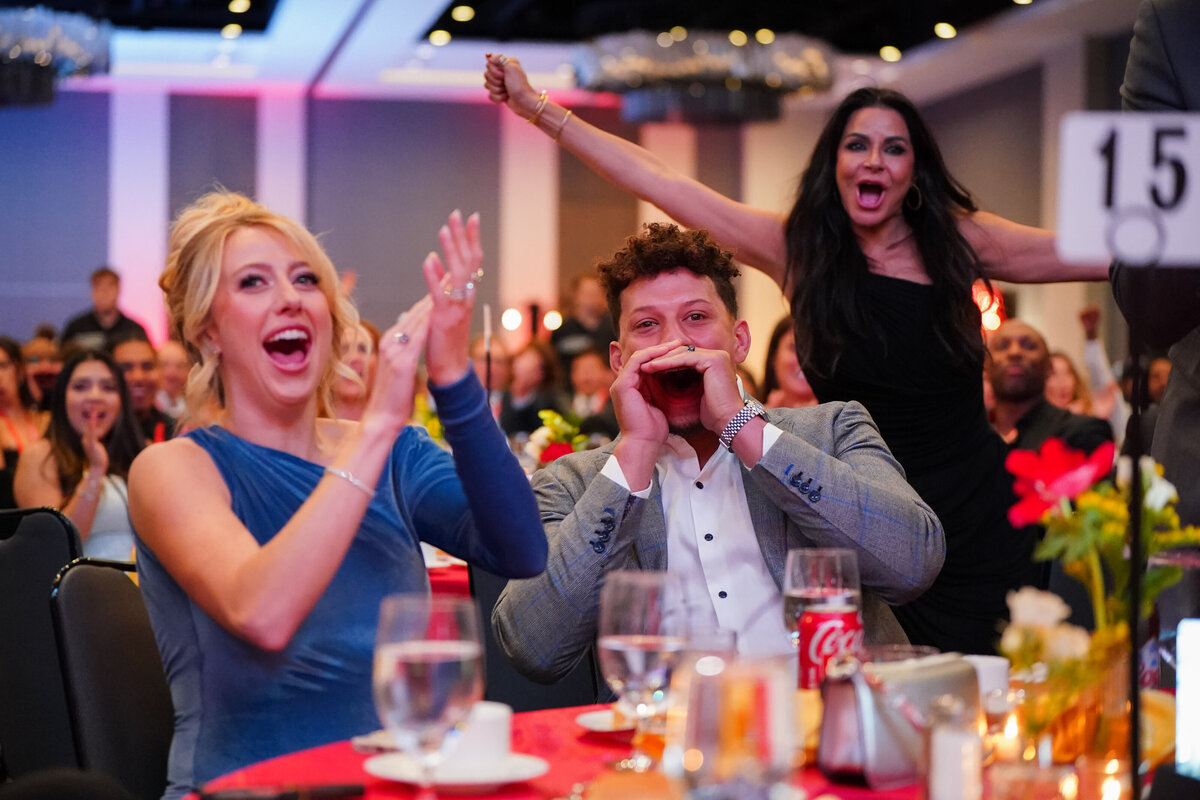 kansas-city-event-photography-0048-guests-cheering-at-event
