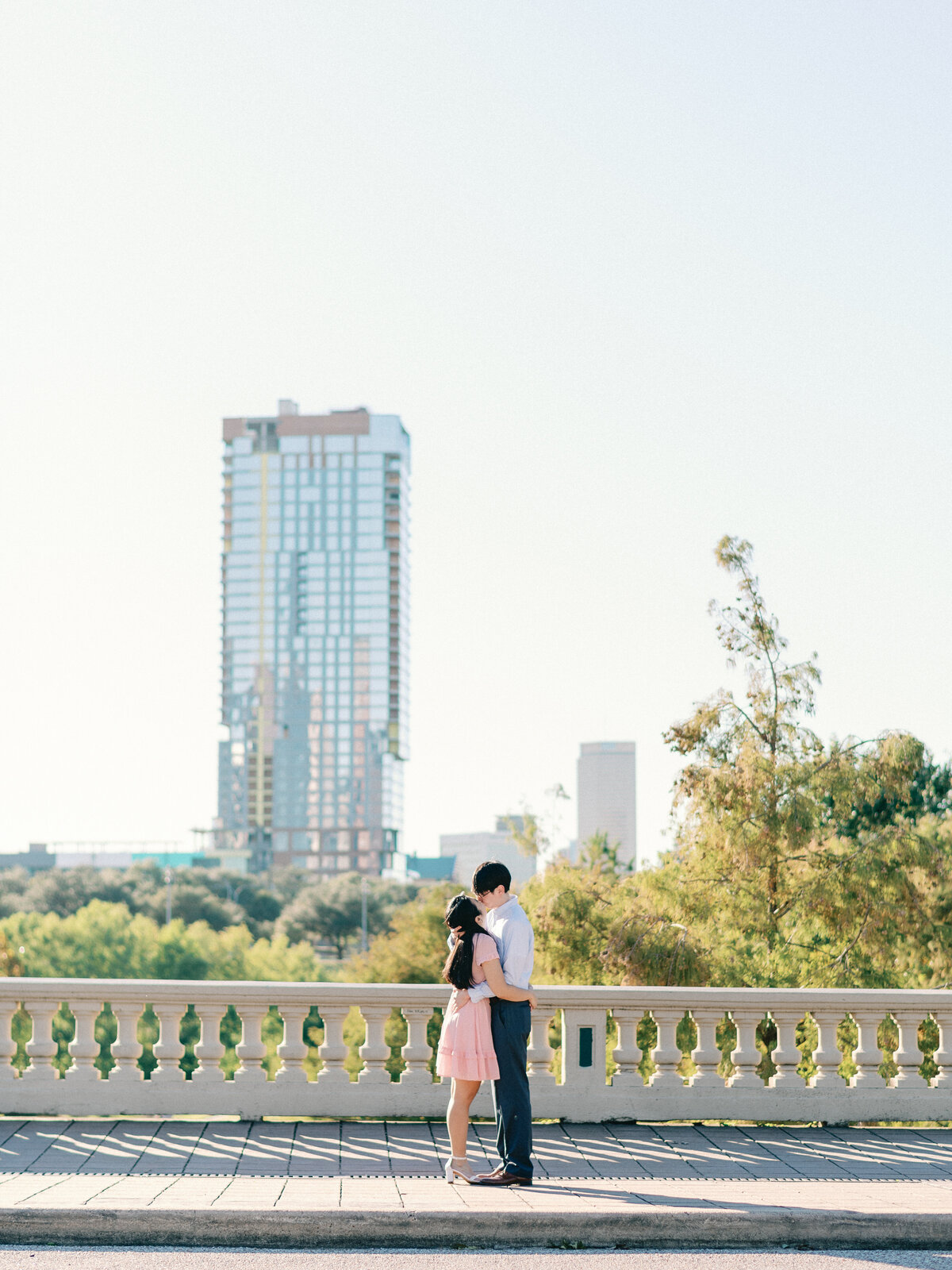 Shelby Day Photography is a wedding film photographer based in Houston & Austin, Texas. Her style is true to life, authentic, and joyful. Through her personalized approach, she effortlessly captures the real and raw emotions of your special day.