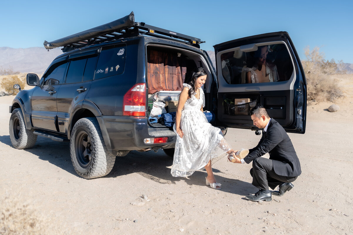 Anza Borrego elopement bride and groom at Fonts Point with 4wd car getting ready.