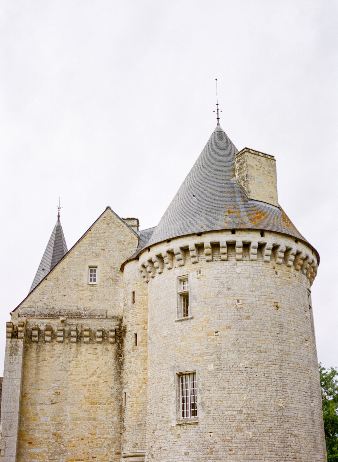 Normandy chateau destination wedding - Harriette Earnshaw Photography-059
