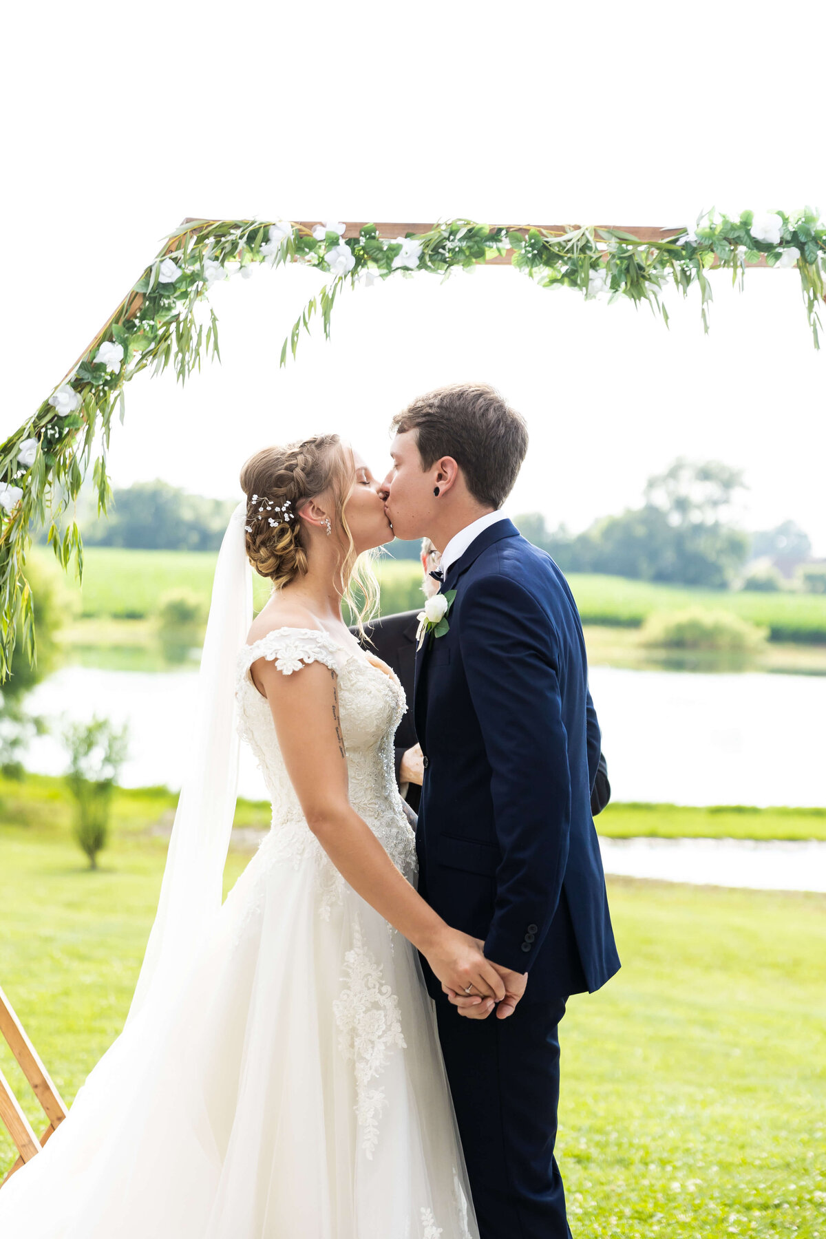 Bride and groom kissing at Nashville wedding