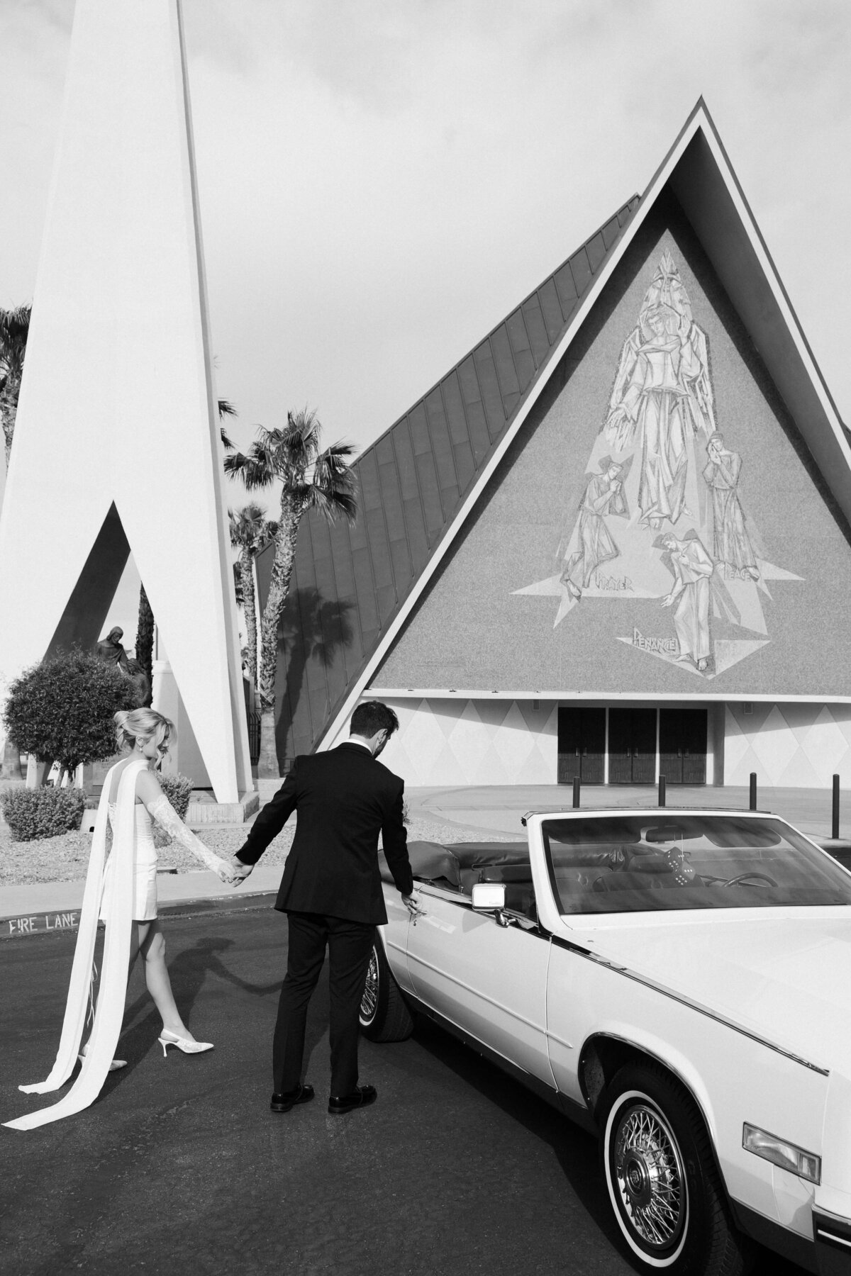71_riskyexposure_maddie-noah_las-vegas-elopement-photography
