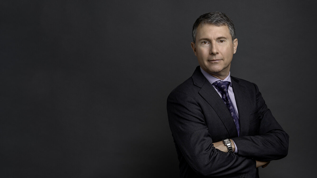 Headshot of Fort Lauderdale male Law yer take by professional photographer Ivan Apfel