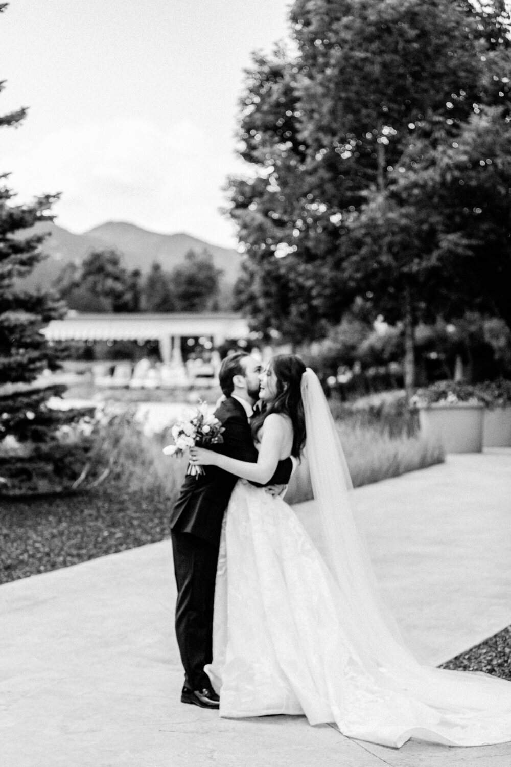 M+E_Broadmoor_Lakeside_View_Luxury_Wedding_Milk_Glass_Productions_by_Colorado_Wedding_Photographer_Diana_Coulter-12