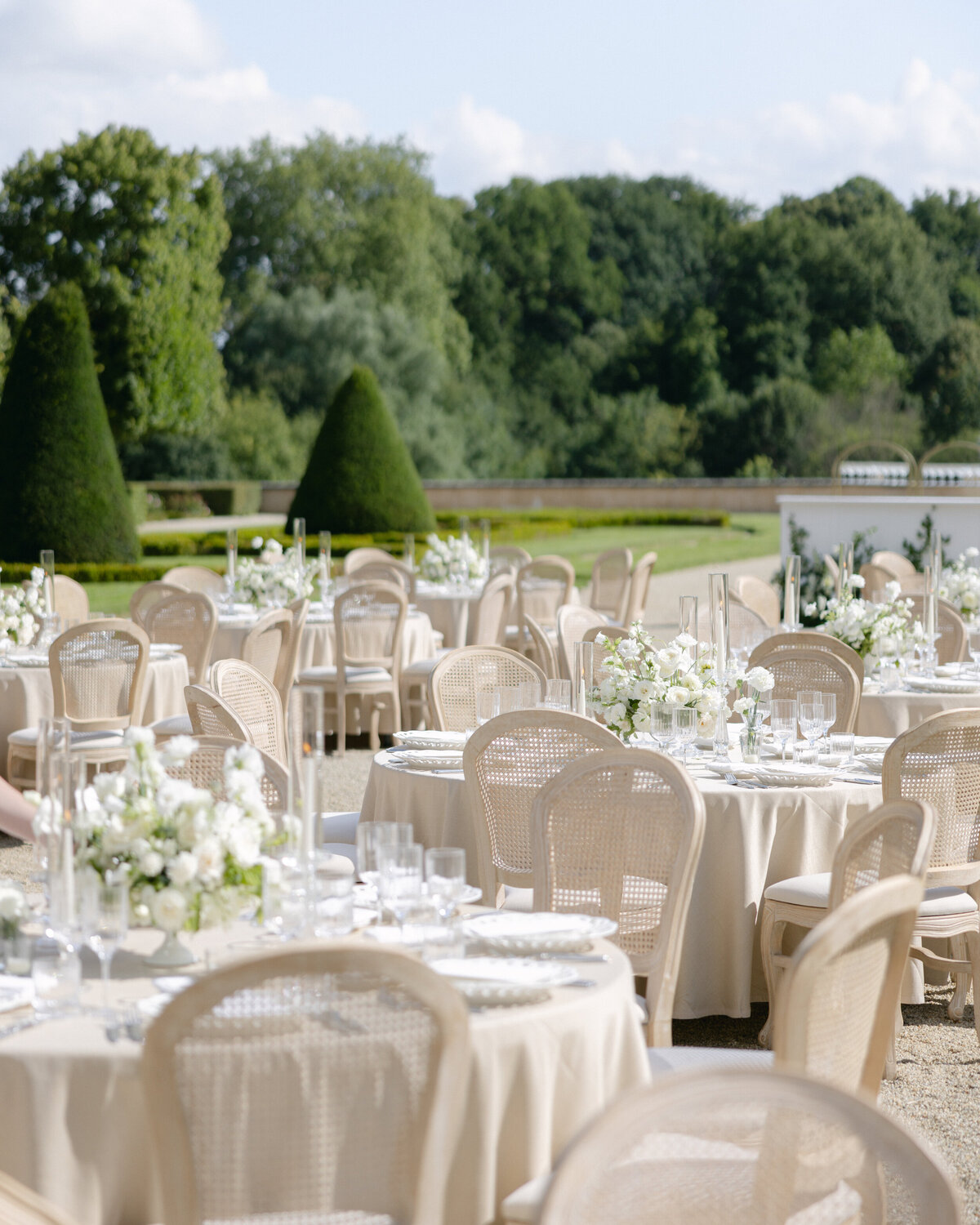 Chateau-de-Grand-Luce-wedding-florist-Floraison37