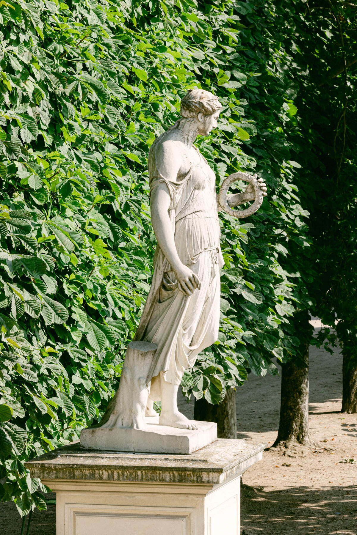 A wedding photo showing off the architecture of Paris