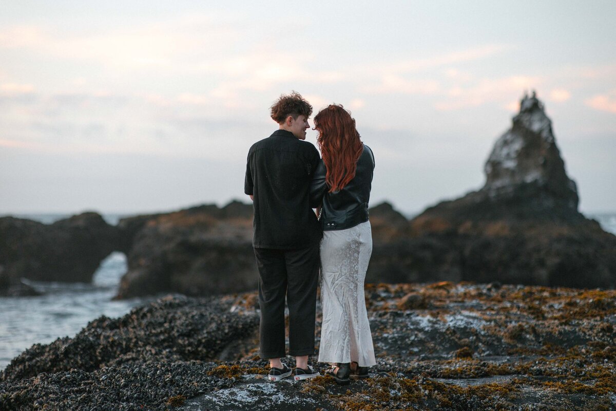 couples-portraits-oregon-coast-roads-end-state-park-72