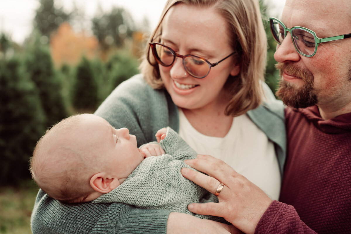 Portland-Christmas-Tree-Farm-Mini-Sessions-082