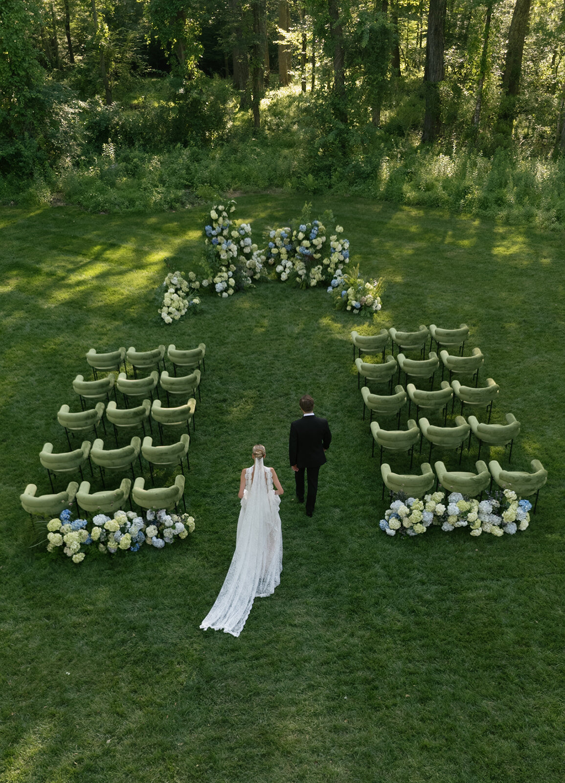 luxury-outdoor-wedding-ceremony-at-willow-hill-ct