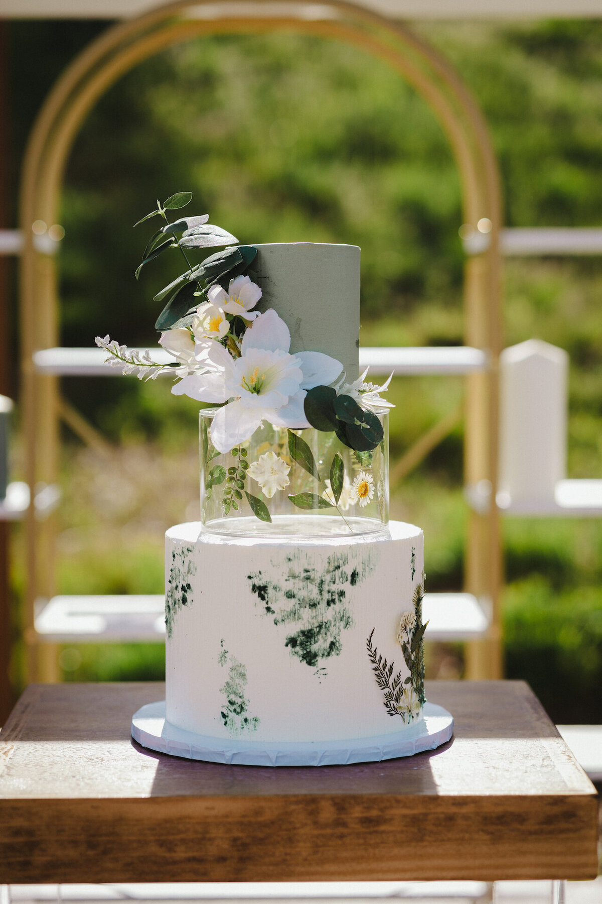 colorado-outdoor-wedding-reception-the-fort-wedding-cake