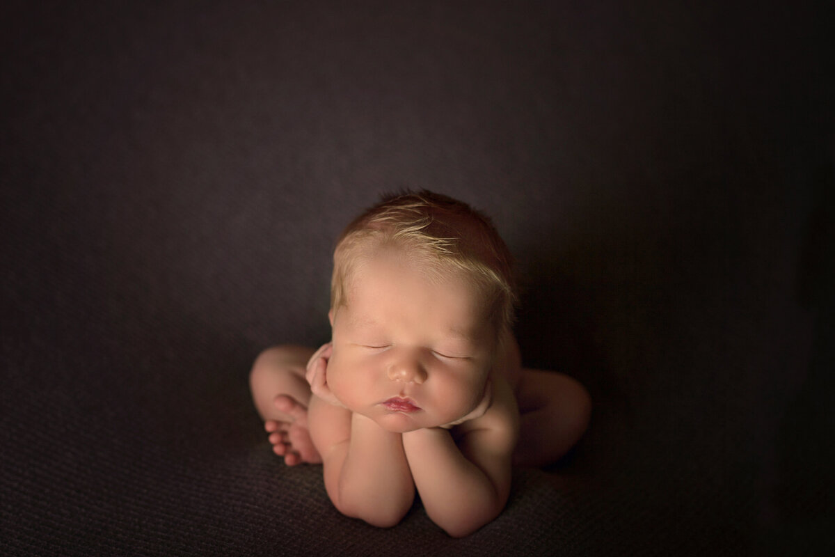 Sara-J-Williams-Photography-Georgia-Newborn-Portraits-Mohawk-Froggy-Pose-39