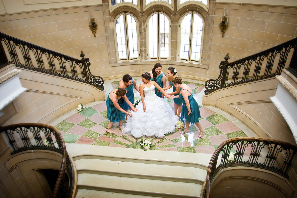 bridal-party-getting-ready-armour-house