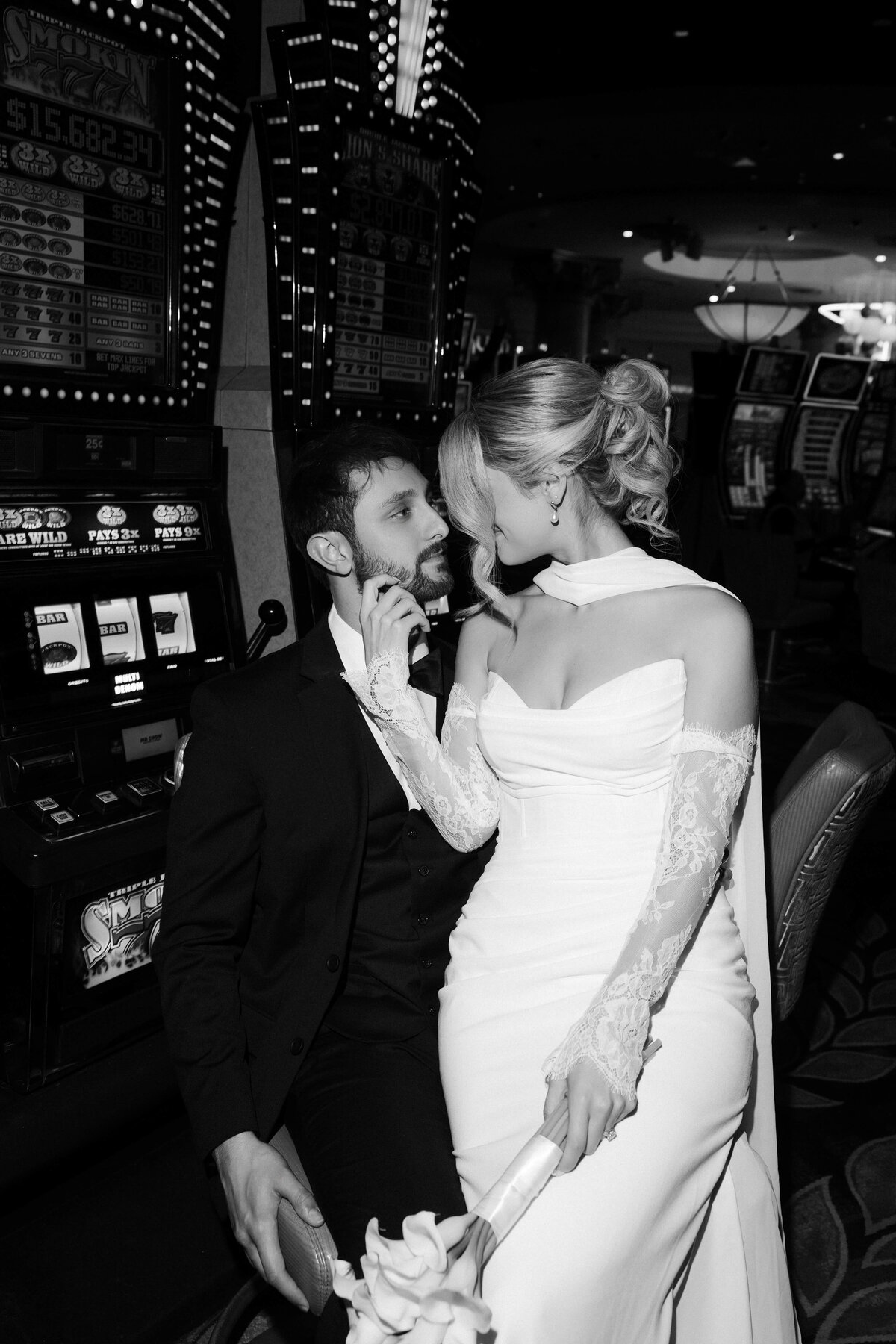 61_riskyexposure_maddie-noah_las-vegas-elopement-photography