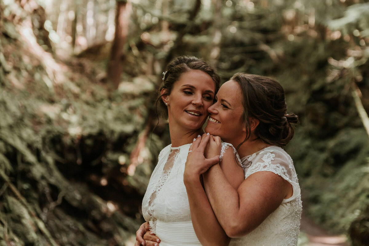 two brides in pucks glen