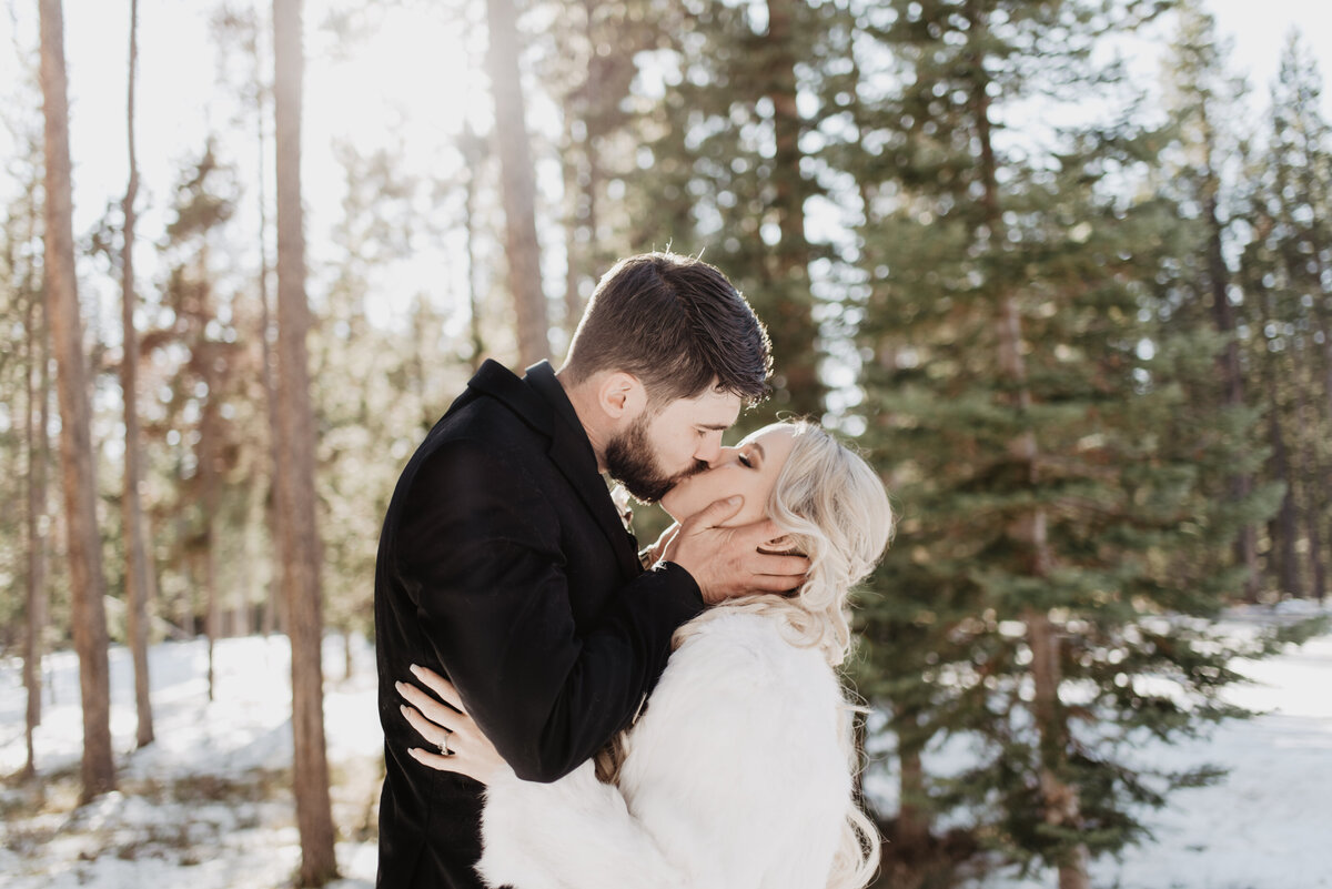 Jackson Hole Photographers capture couple kissing during winter portraits