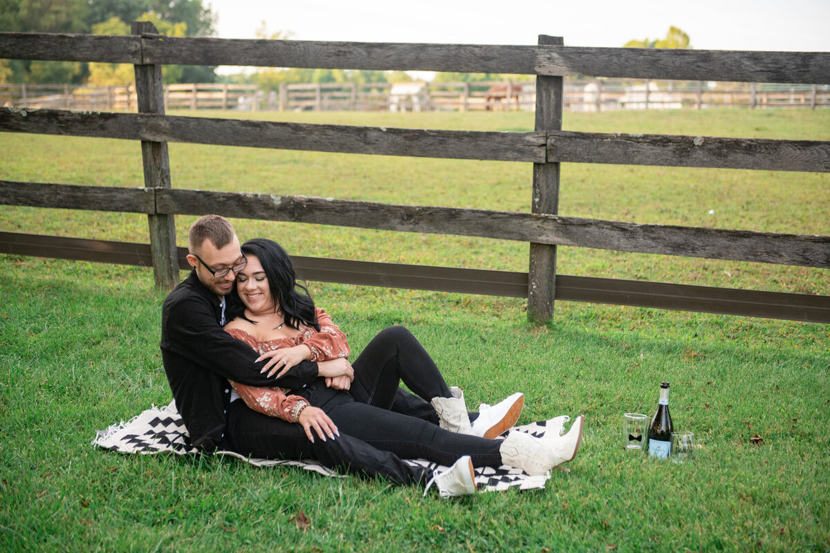 engagement_photo_on_picnic_blanket_celebration_1