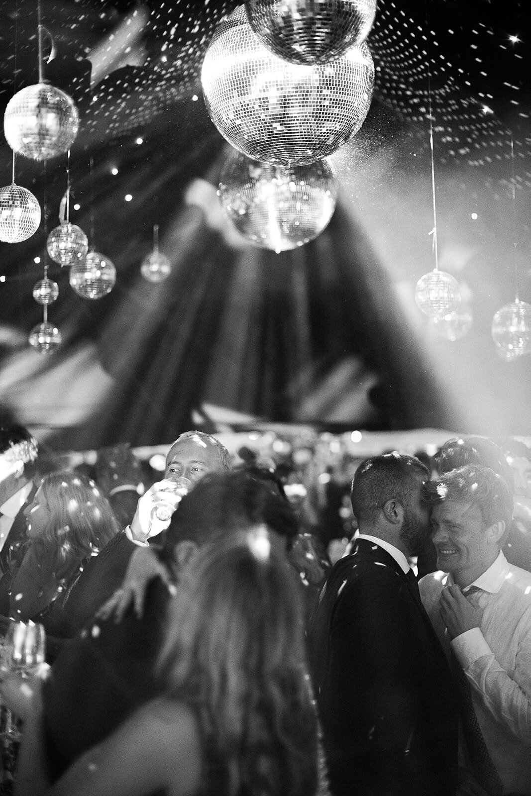 Summer-Estate-Wedding-In-English-Countryside45