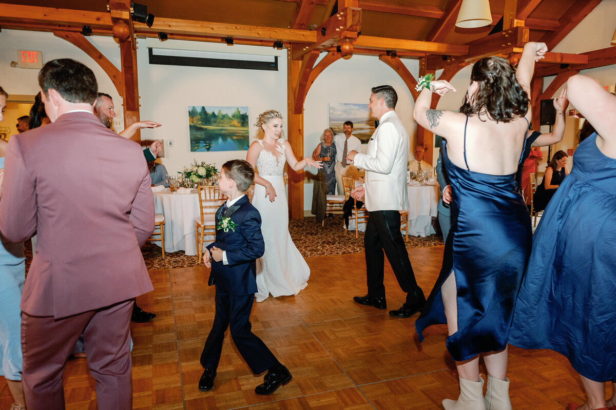 Stowe-Vermont-Wedding-Trapp-Family Lodge-coryn-kiefer-photography-50