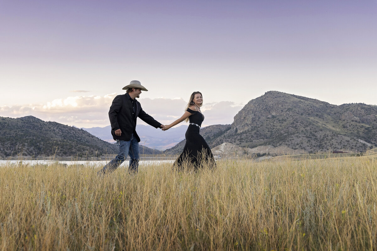 Shanna-Mae-Photography-Montana-Photographer-Engagement-Couples-Classy-Western-Mountains-Sunset-Ennis-Bozeman-011