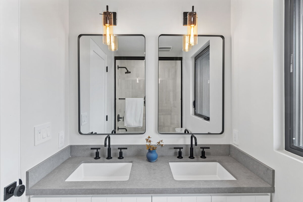 guest-bathroom-double-sink-modern-lighting