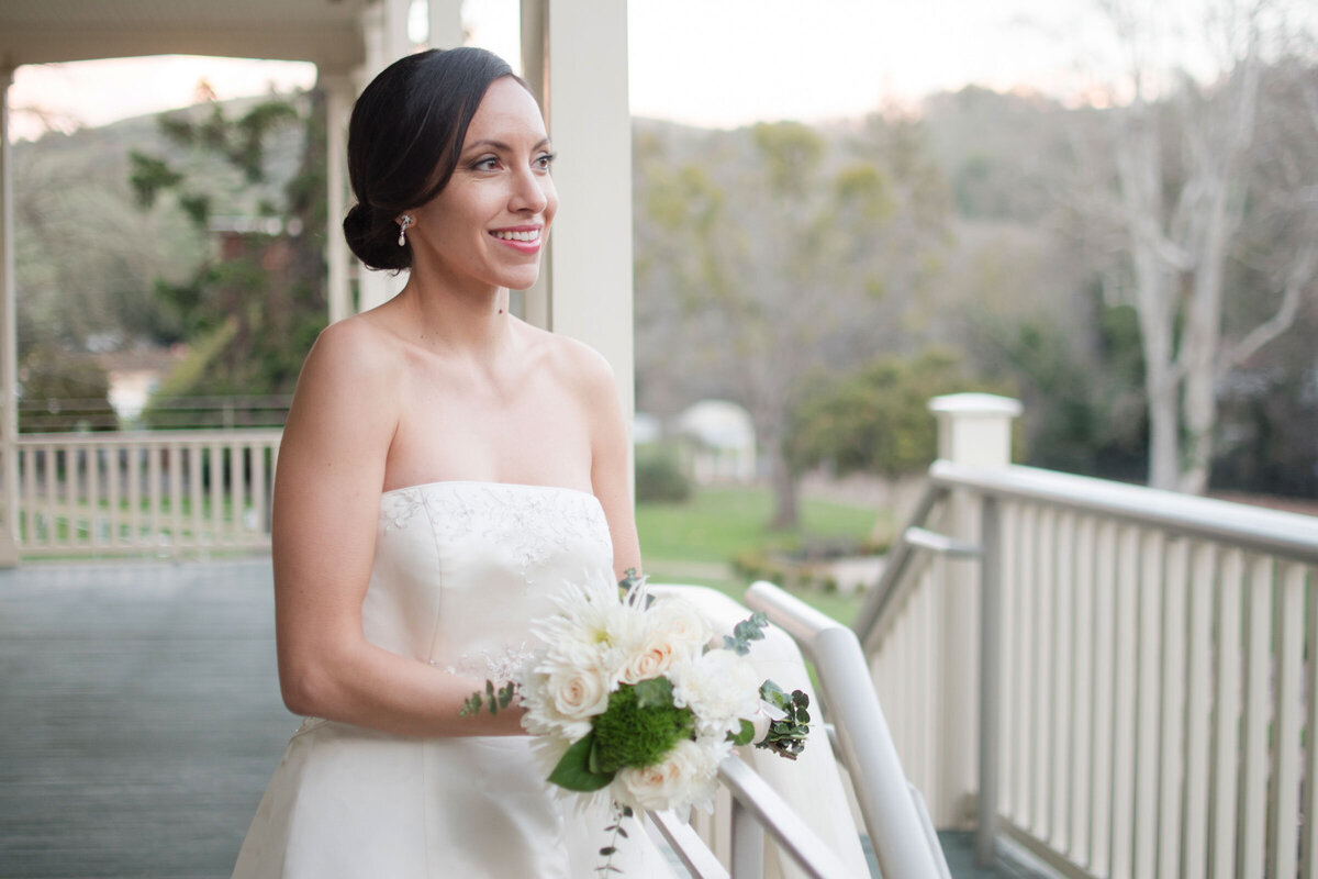 Hazel eyed bride with classic neutral makeup plus pink lips white florals