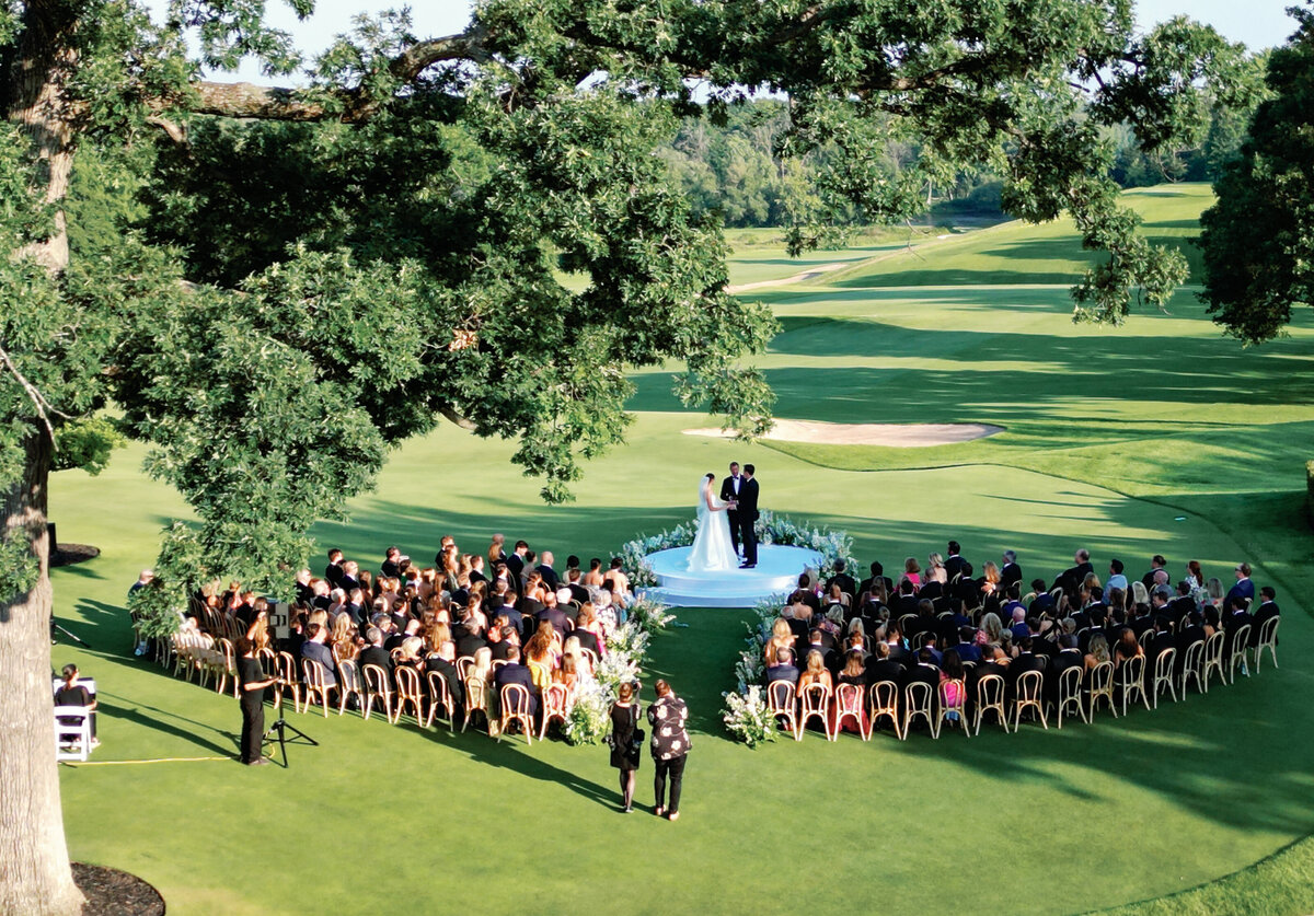 Milwaukee Country Club Wedding on the Golf Course_4