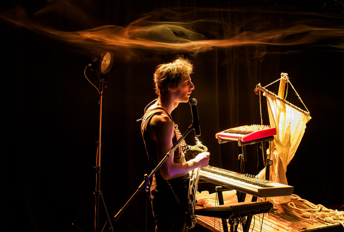 MATTEA Idée originale, interprétation Alexandra Lacour : texte Laura Léoni : mise en scène Sébastien Bonnabel : concept musical et sonore Alexandra Lacour, Ulysse Chaffin_4080009-3-Enhanced-NR