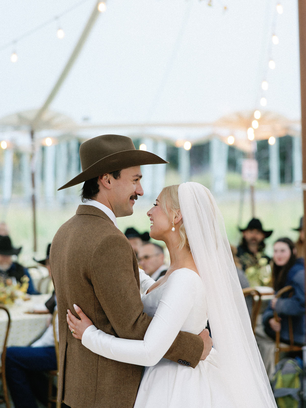 Aspen fall tented wedding at t lazy 7 ranch_RxL-108