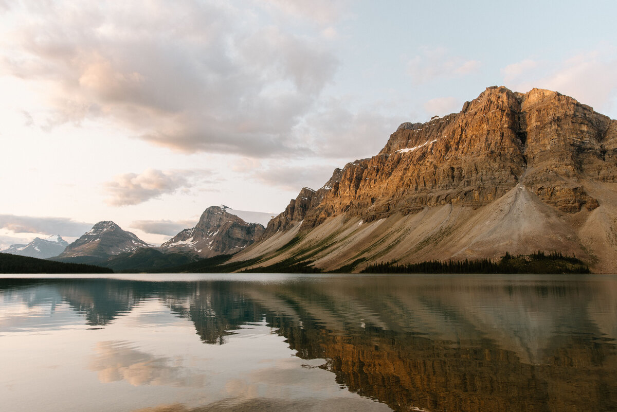 bow_lake_sunrise_banff_national_park_canada