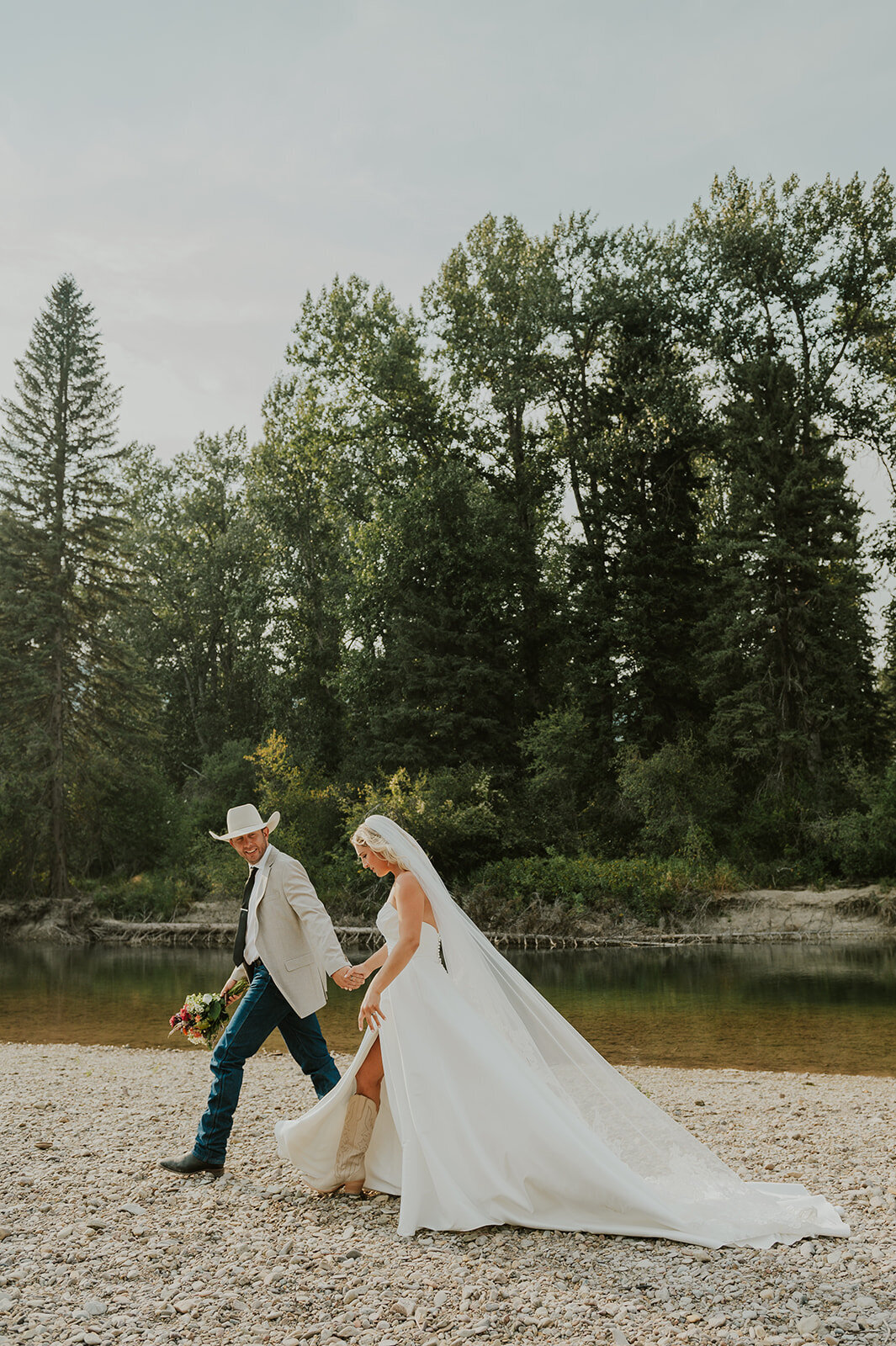 presley-gray-luxury-western-montana-wedding-7624