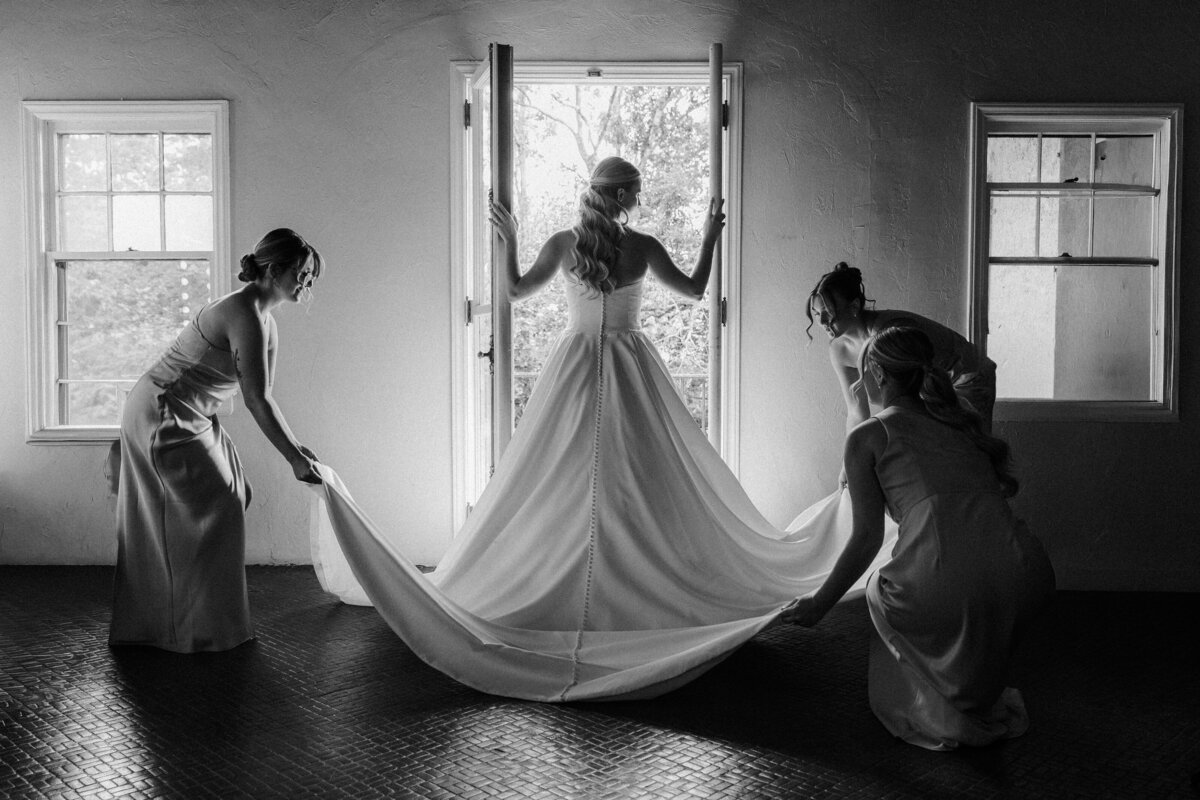 2-bride-getting-ready-arrow-park-wedding-new-york