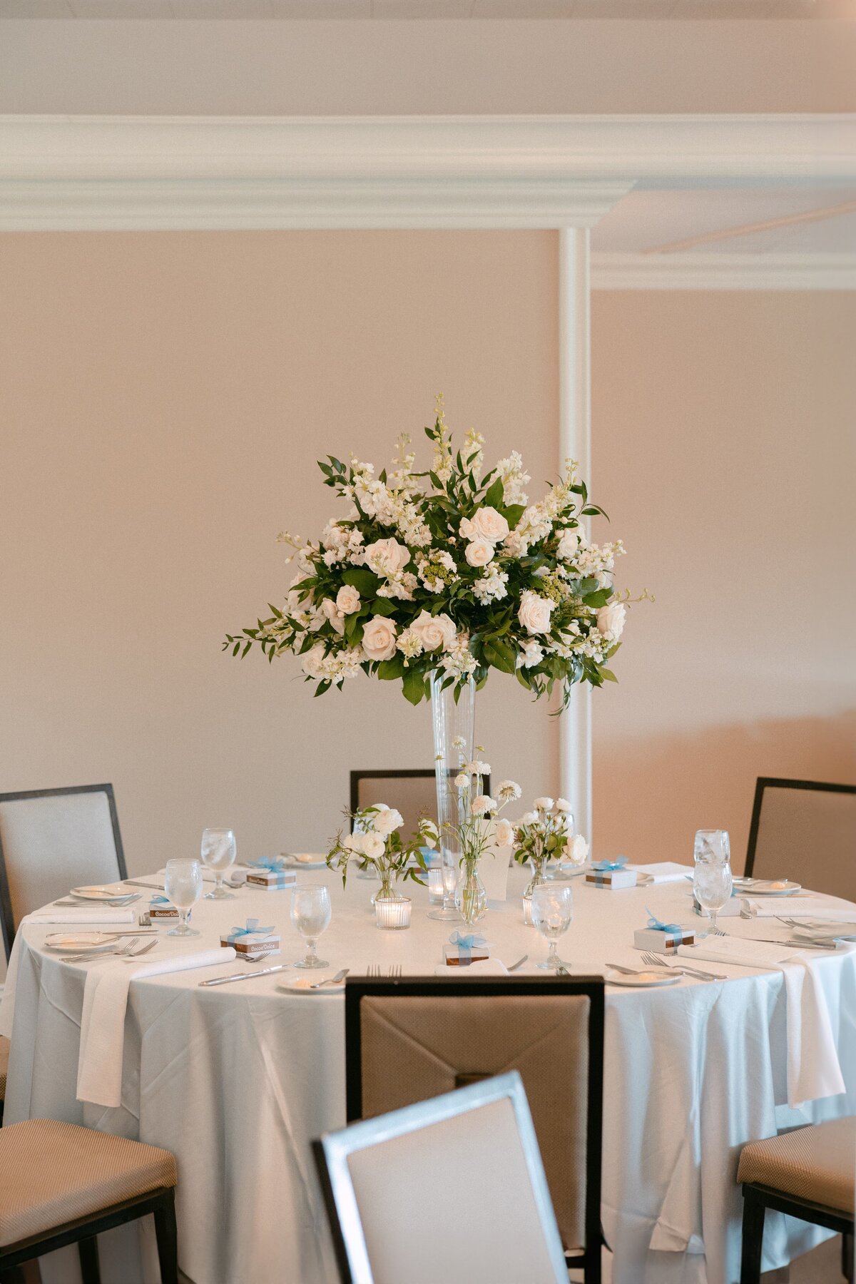 sloan-daniel-wichita-country-club-wedding-kayxbee-574