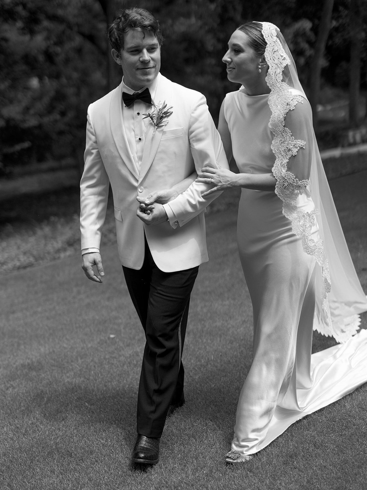NicoleChase-Wedding-featherandtwine-255-FineArt-Film-Texas-WeddingPhotographer-RuétPhoto-