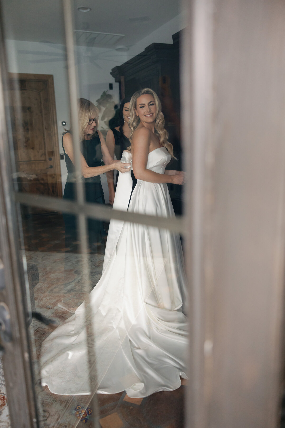 Kelly_and_Clayton_Timless_Black_and_White_New_Years_Eve_Wedding-8