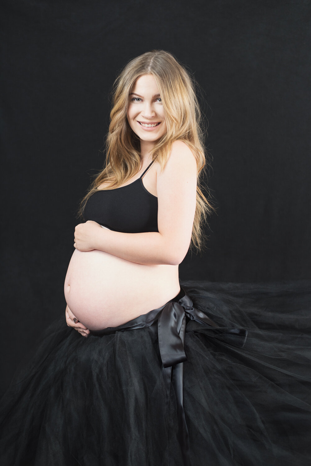 Maternity-Indoor-Photography-Tulle-Skirt