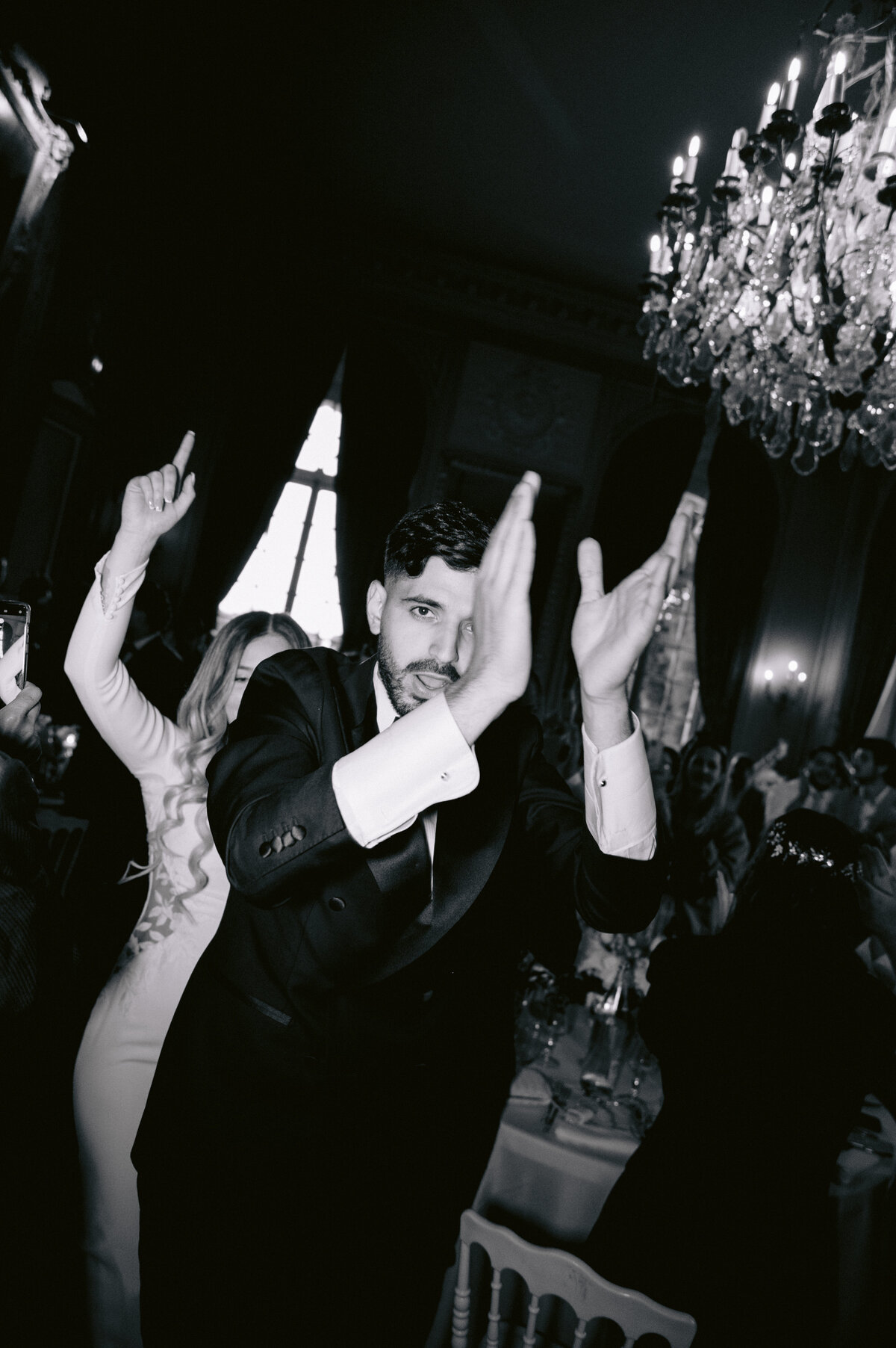 Mariage château de Champlâtreux Paris Photographe soirée danse noir et blanc