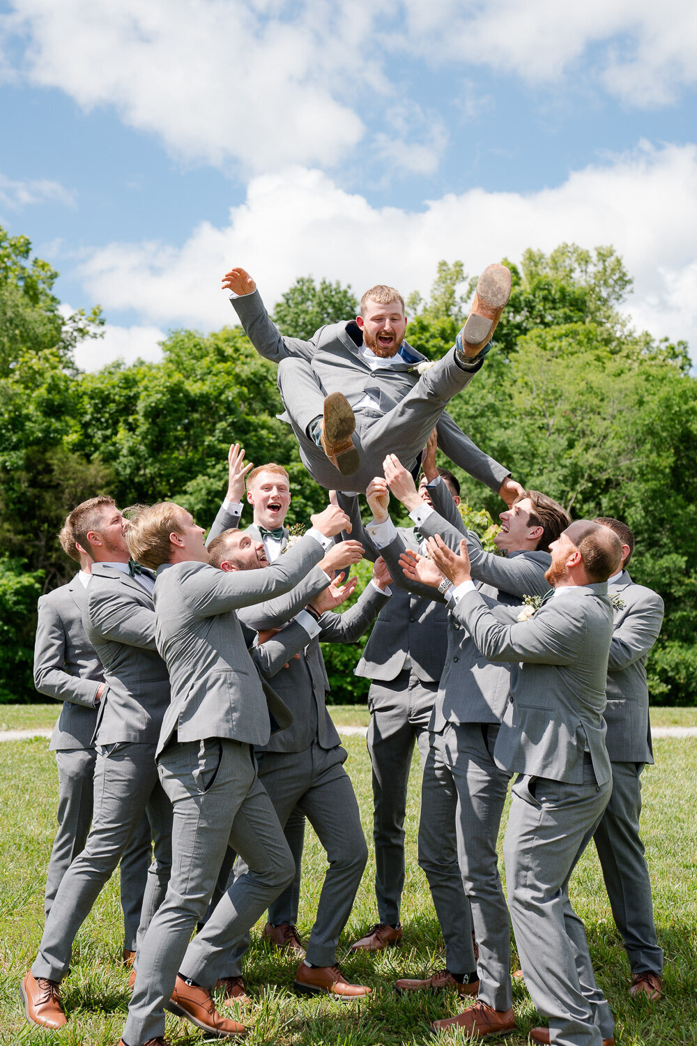 groomsmen-group-photo-wedding-1