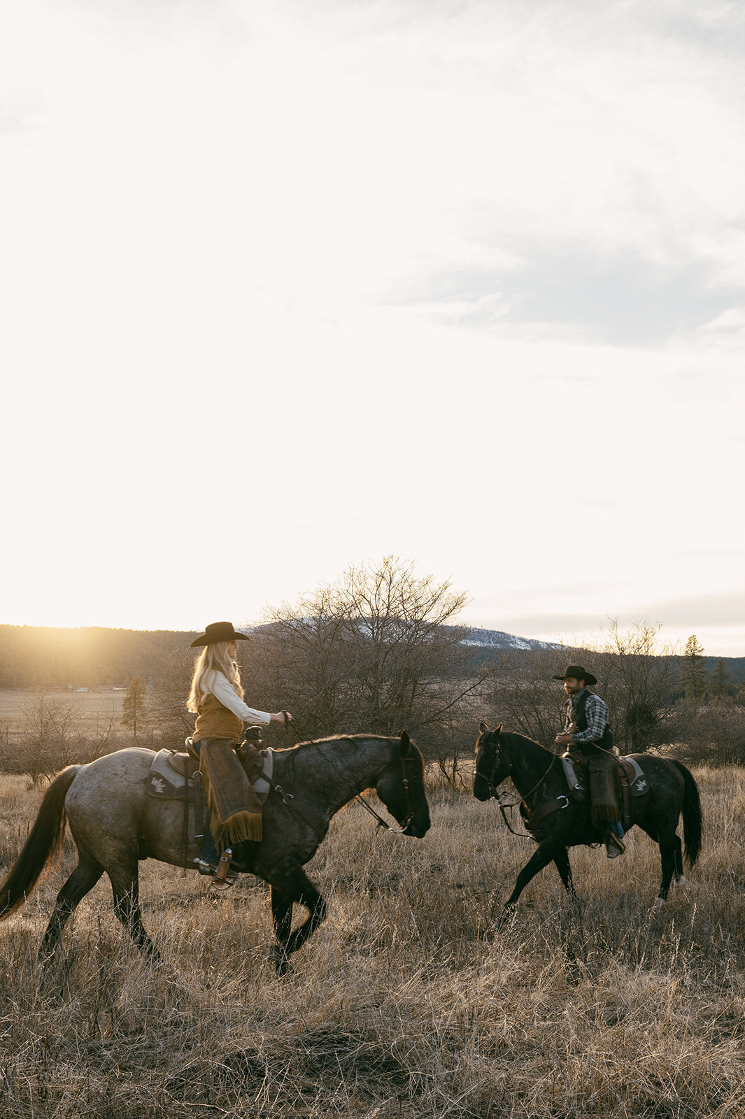 presley-gray-photo-montana-western-ranch-couples-photoshoot-2025