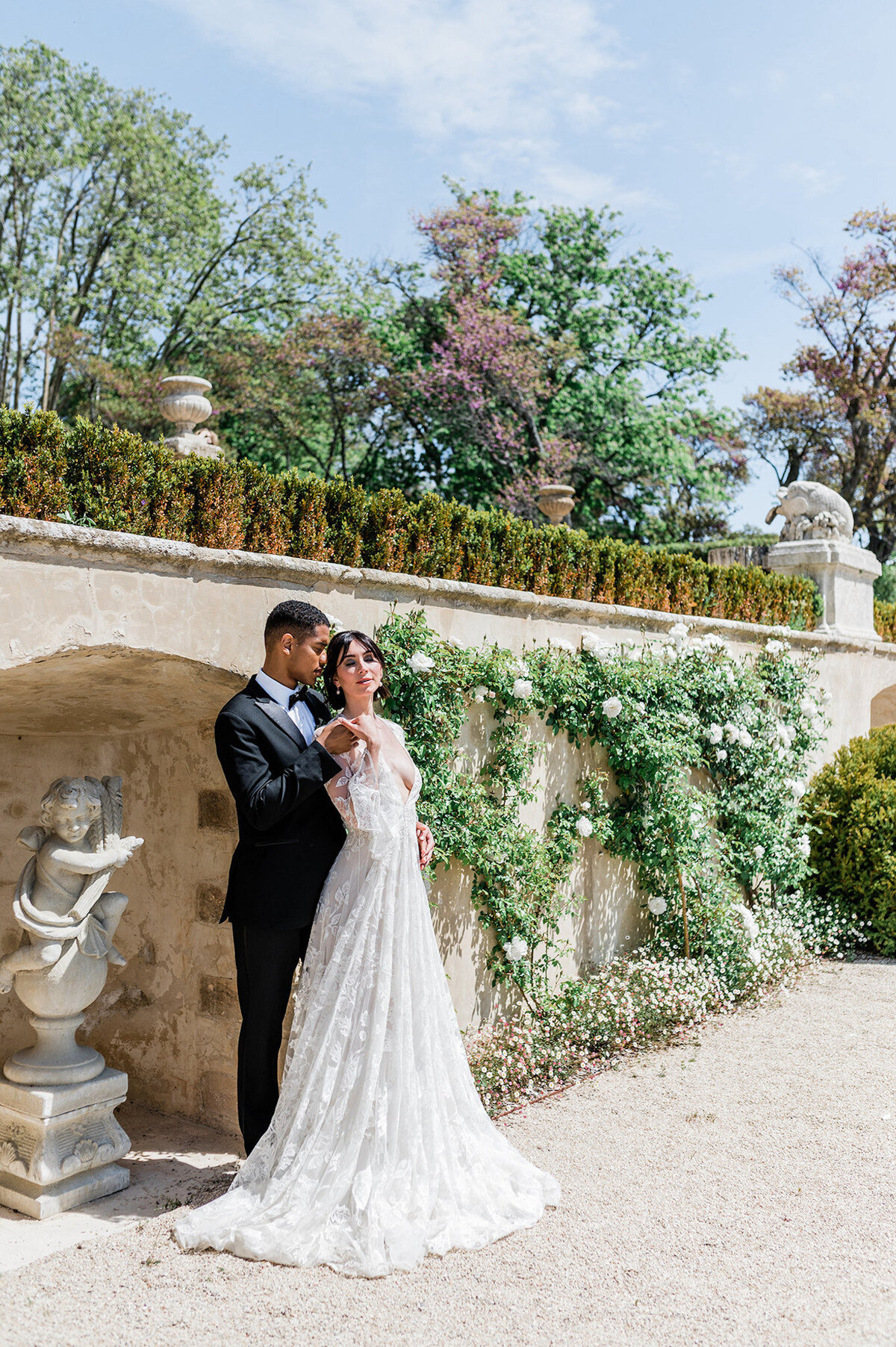 Elevate your wedding experience with the sophistication of fine art aesthetics in France. Amidst romantic settings, we blend luxury and artistry to capture your love's essence in every frame.