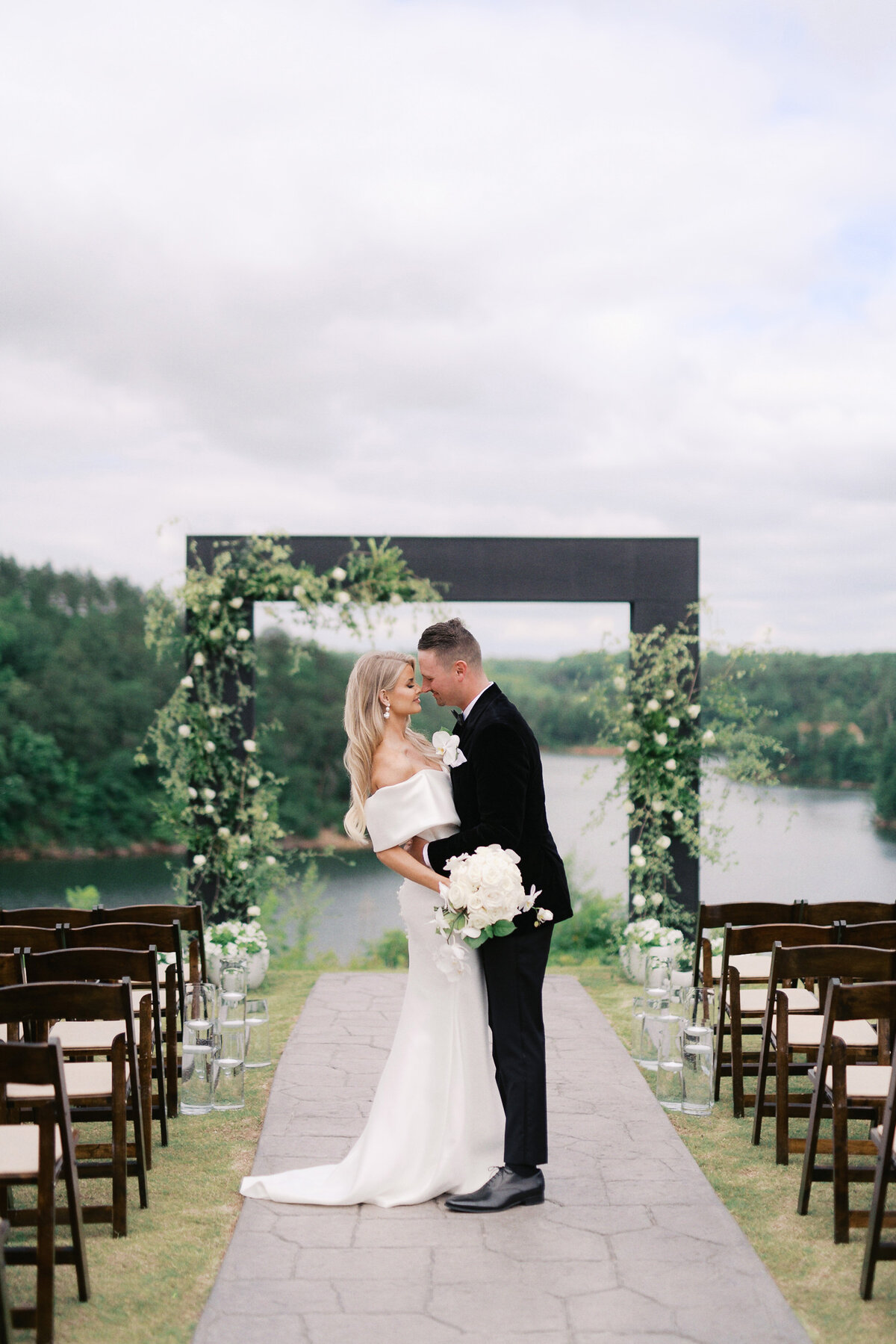 Barn at Smith Lake Wedding Photographer-51