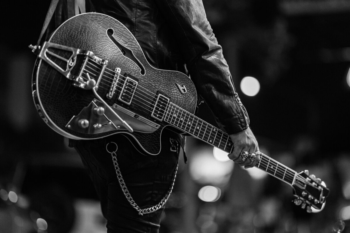 0079-falling-doves-duesenberg-outlaw-guitar-hollywood-whisky-a-go-go-0003