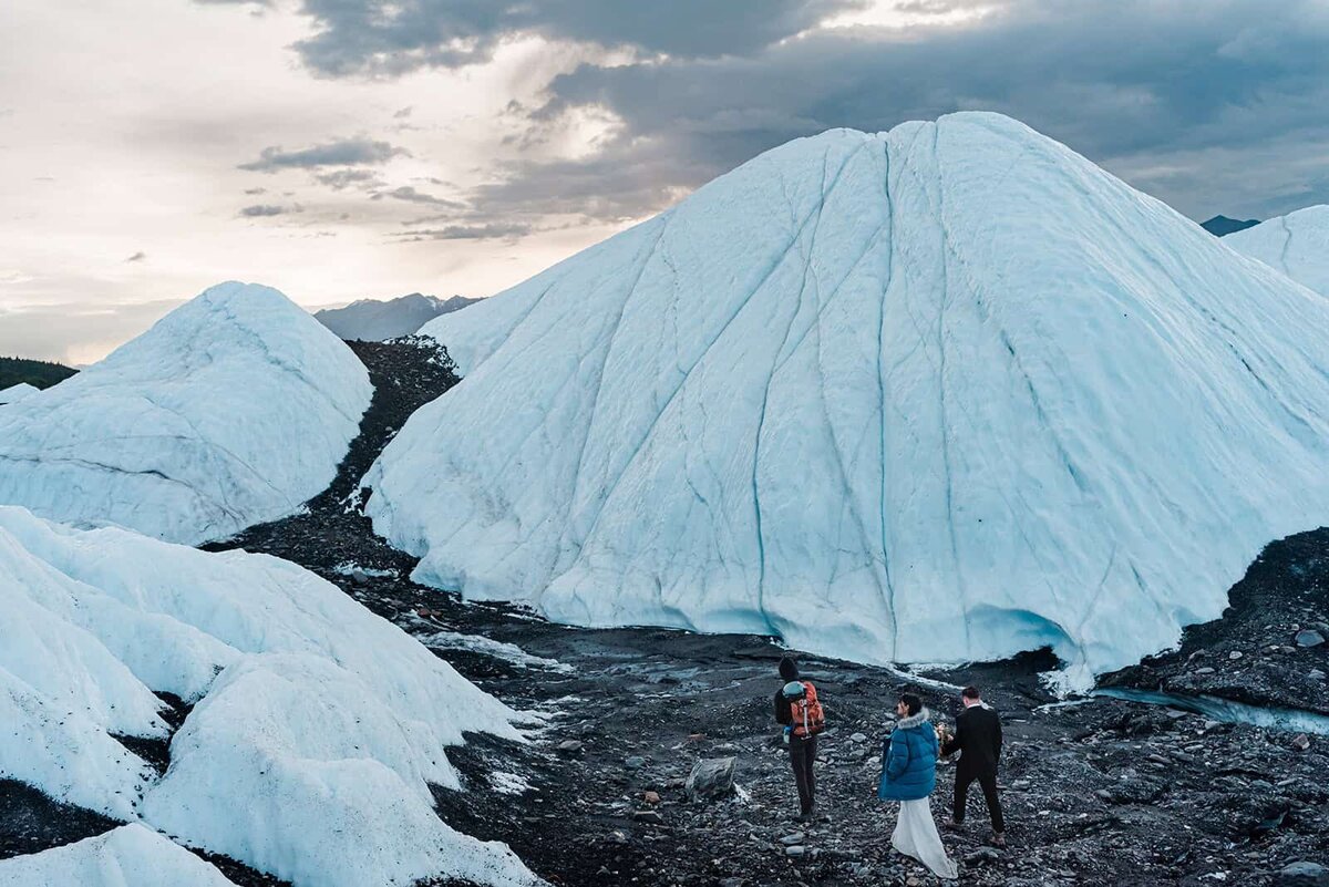 alaska-adventure-wedding-on-glacier-Soul-and-Sky-Weddings_1
