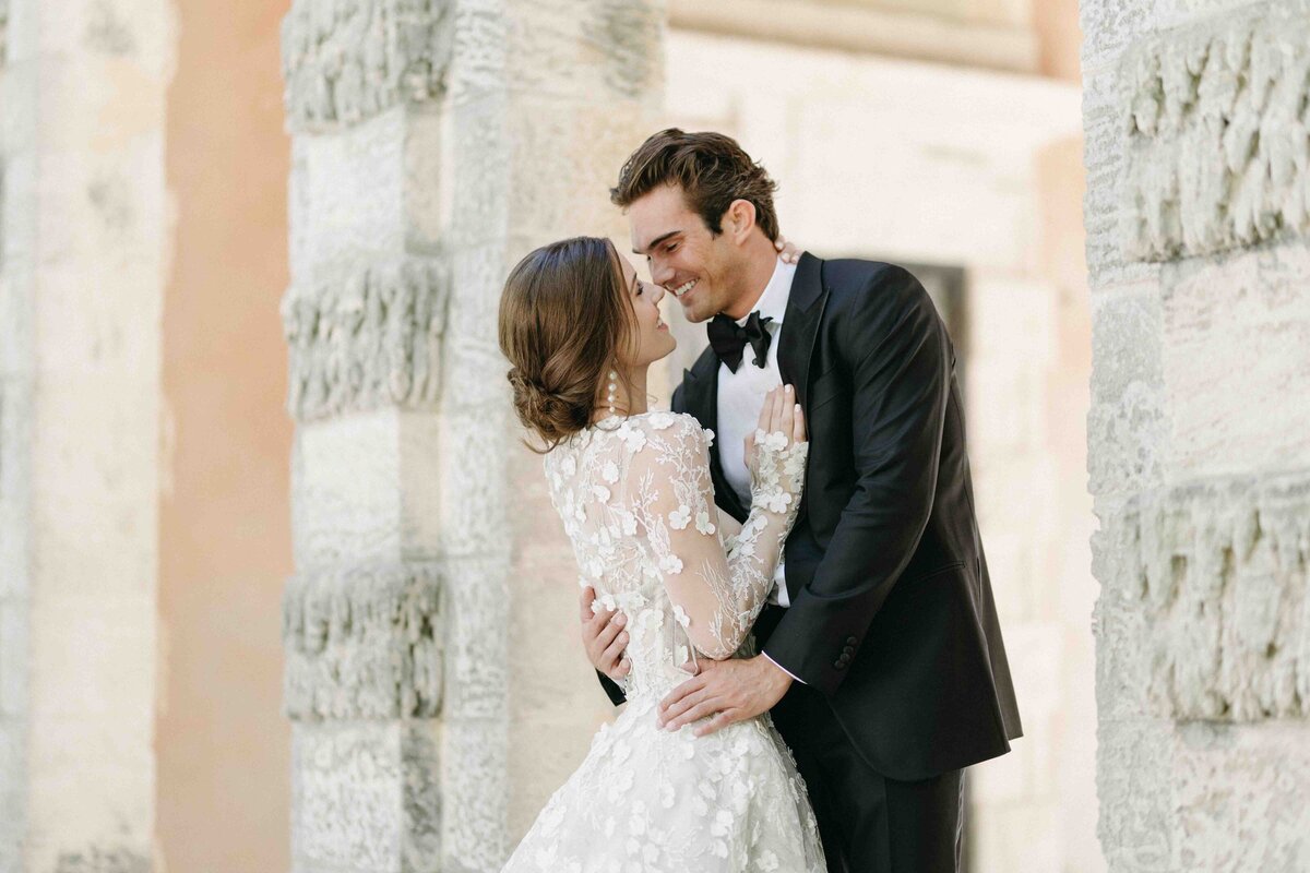 romantic-bride-and-groom-poses
