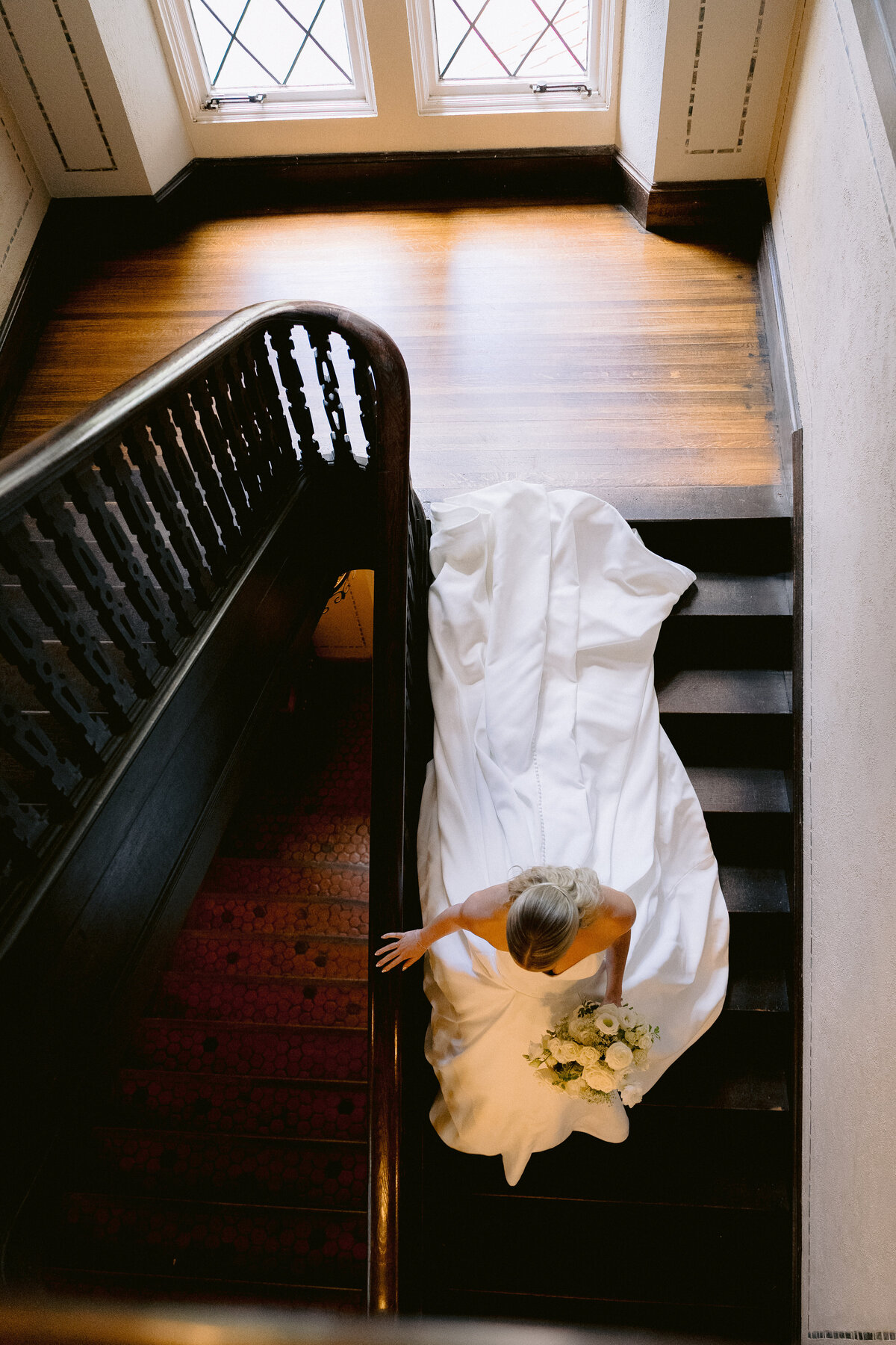 4-bride-descending-stairs-upsate-new-york-wedding